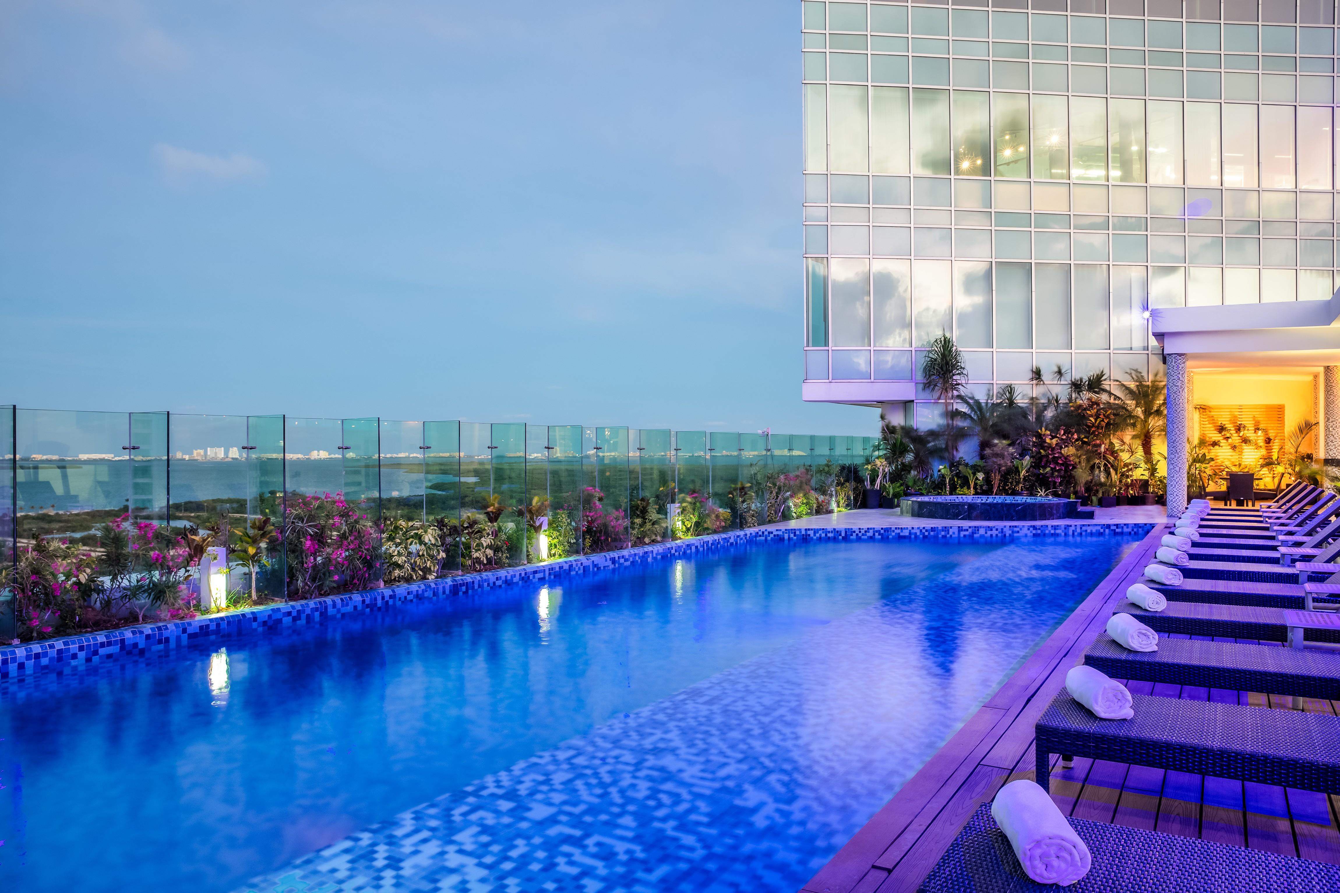 Fiesta Inn Cancun Las Americas Bagian luar foto