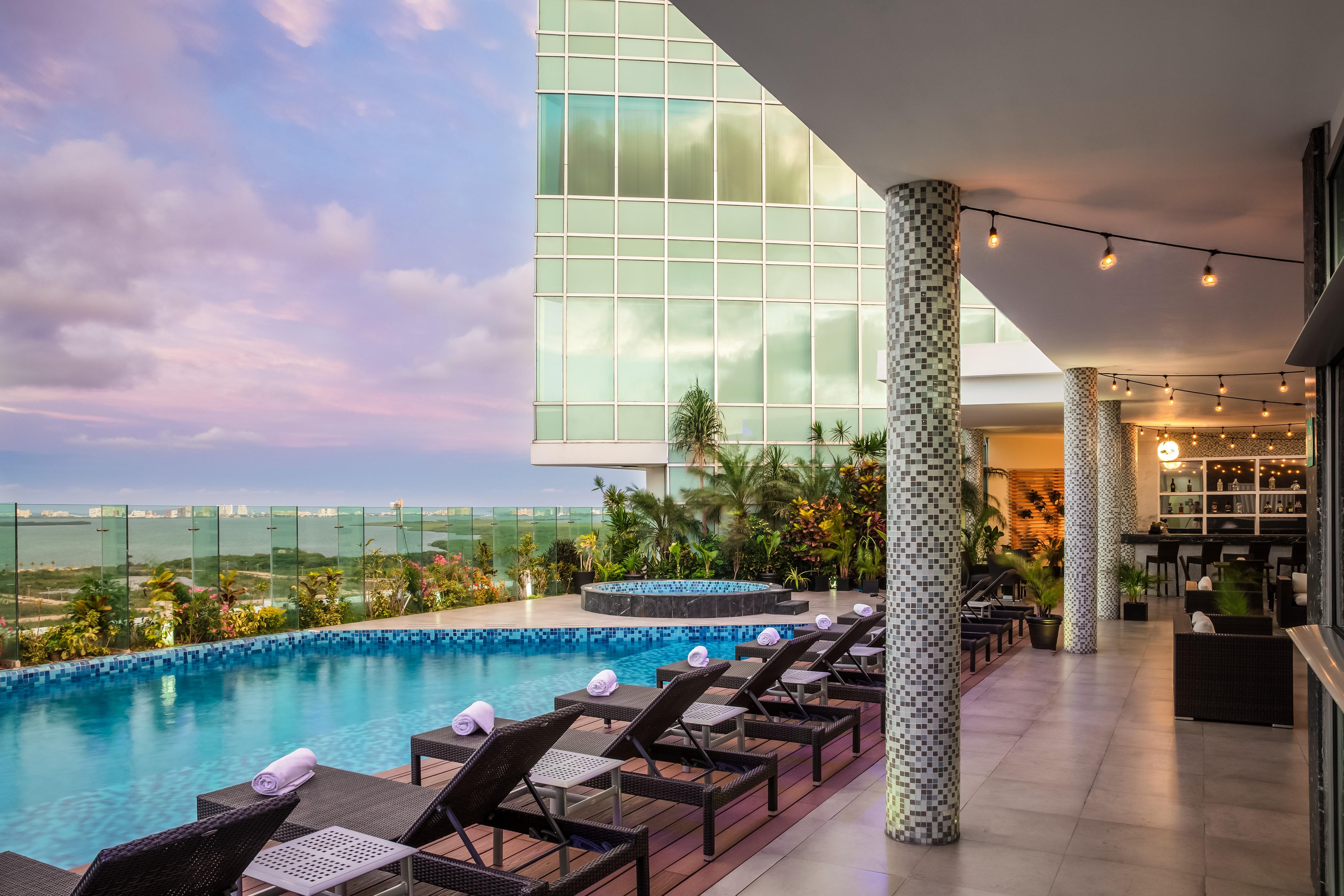 Fiesta Inn Cancun Las Americas Bagian luar foto