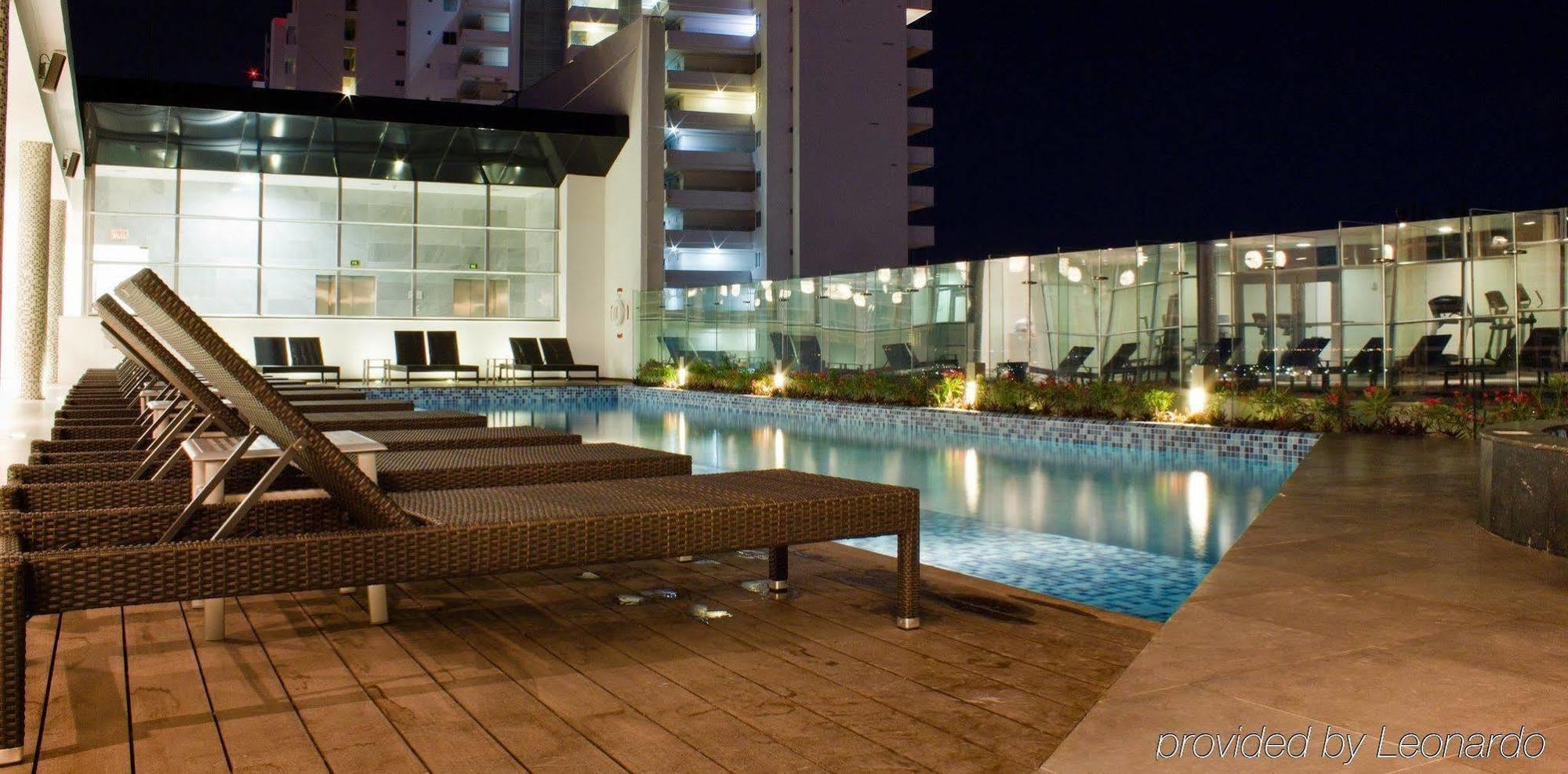 Fiesta Inn Cancun Las Americas Bagian luar foto